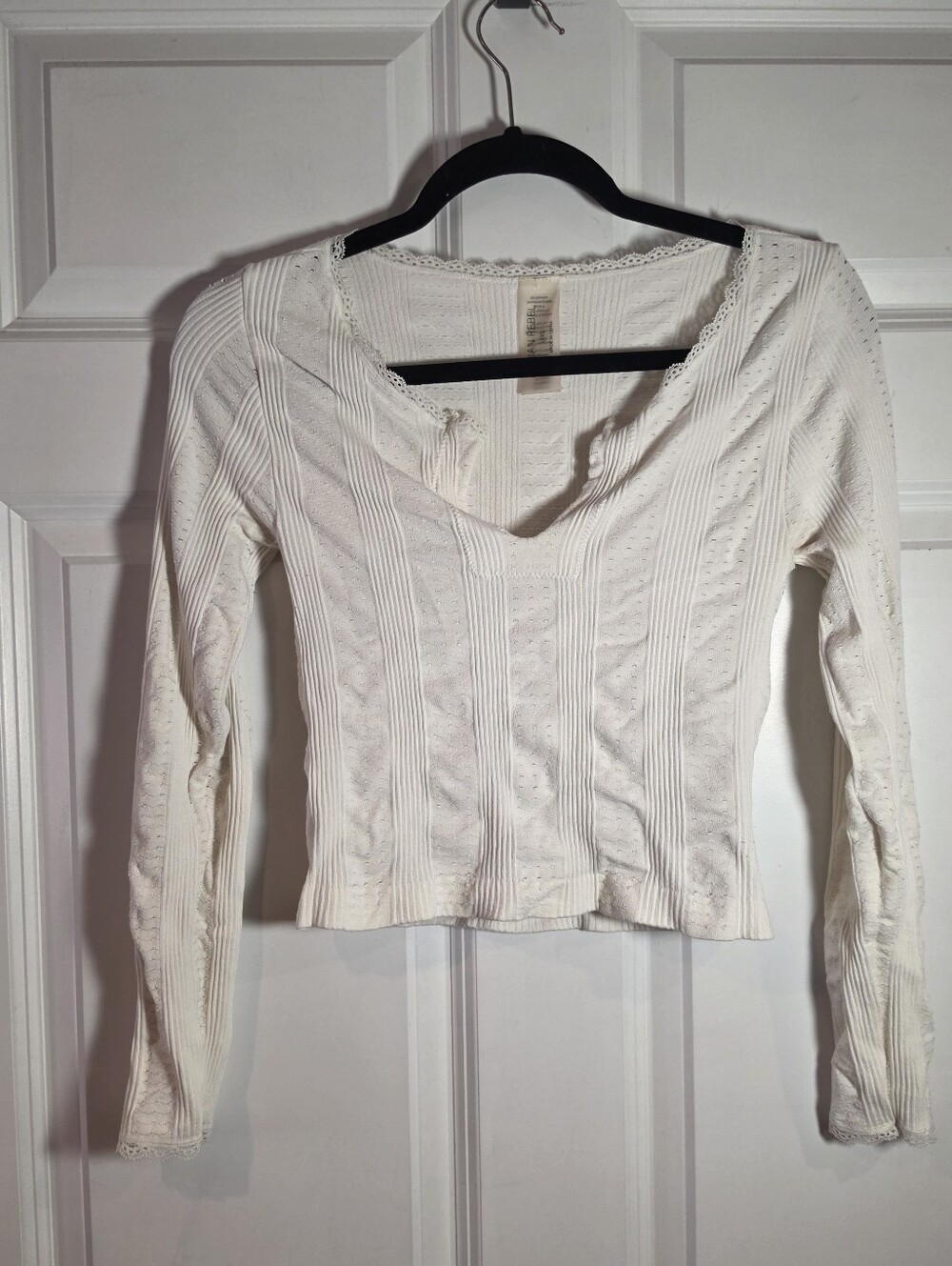 Urban Rebel Women's White Long-Sleeve Ribbed Knit Top L/XL